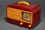 GAROD 1450 Catalin ’Peak-Top’ Radio in Bright Plum + Yellow